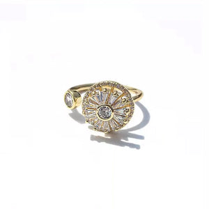 Delicate Luxurious Round Zircon Ring