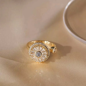 Delicate Luxurious Round Zircon Ring