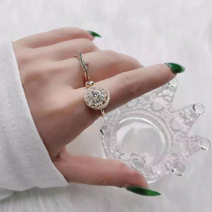 Delicate Luxurious Round Zircon Ring